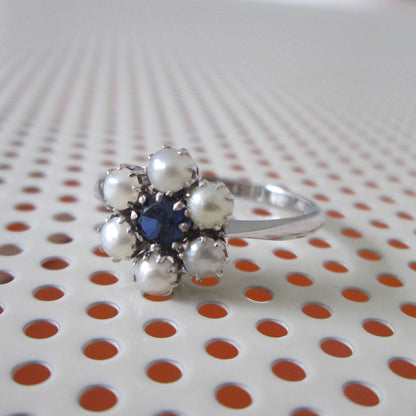 18ct White Gold & Platinum Sapphire & Pearl Daisy Cluster Ring