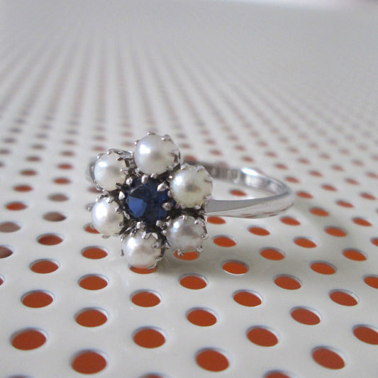 18ct White Gold & Platinum Sapphire & Pearl Daisy Cluster Ring