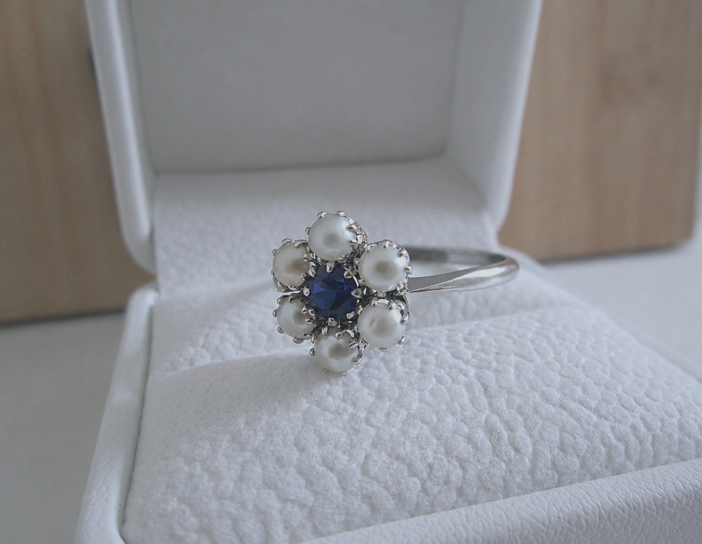 18ct White Gold & Platinum Sapphire & Pearl Daisy Cluster Ring