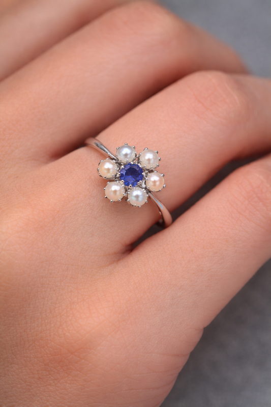 18ct White Gold & Platinum Sapphire & Pearl Daisy Cluster Ring