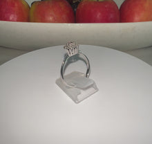 Load and play video in Gallery viewer, 1970s 18ct White Gold Round Brilliant Cut Diamond Cluster Ring
