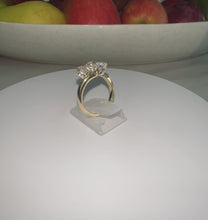 Load and play video in Gallery viewer, 18ct Yellow Gold 1.00ct Brilliant Cut Diamond Trilogy Engagement Ring
