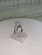 Load and play video in Gallery viewer, 1960s 18ct White Gold Brilliant Cut Diamond Solitaire Ring
