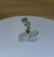 Load and play video in Gallery viewer, 18ct Yellow Gold Oval &amp; Brilliant Cut Emerald &amp; Diamond Trilogy Ring
